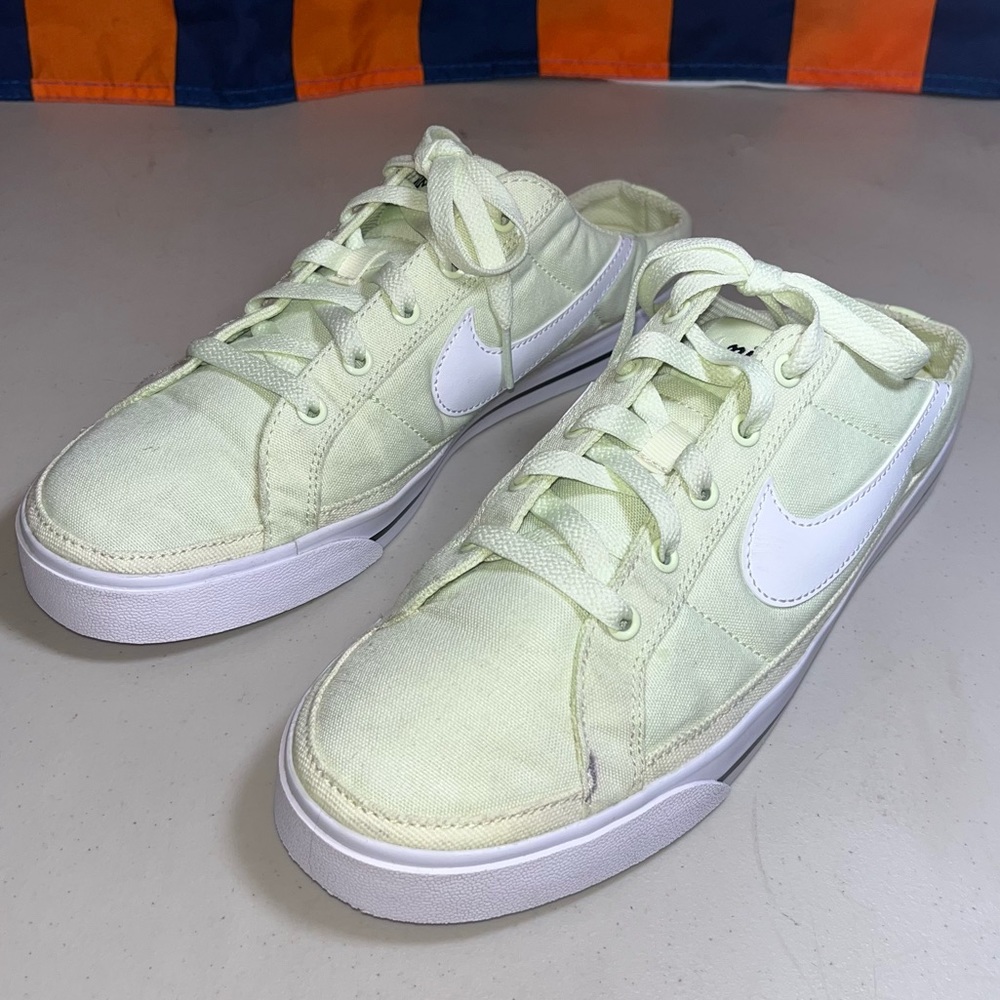 Nike Court Legacy Mule Womens Size 10 Green Canvas Slip On DB3970-301 Shoes